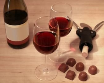 Красное вино, шоколад и зеленый чай могут помочь при глаукоме