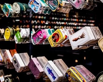 Лондонский ресторан подает рыбу в консервных банках