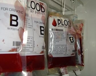 Энергетический напиток в виде крови